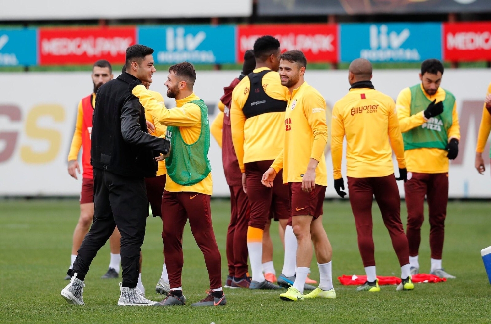 Ozan Kabak, Galatasaray Antrenmanını Ziyaret Etti