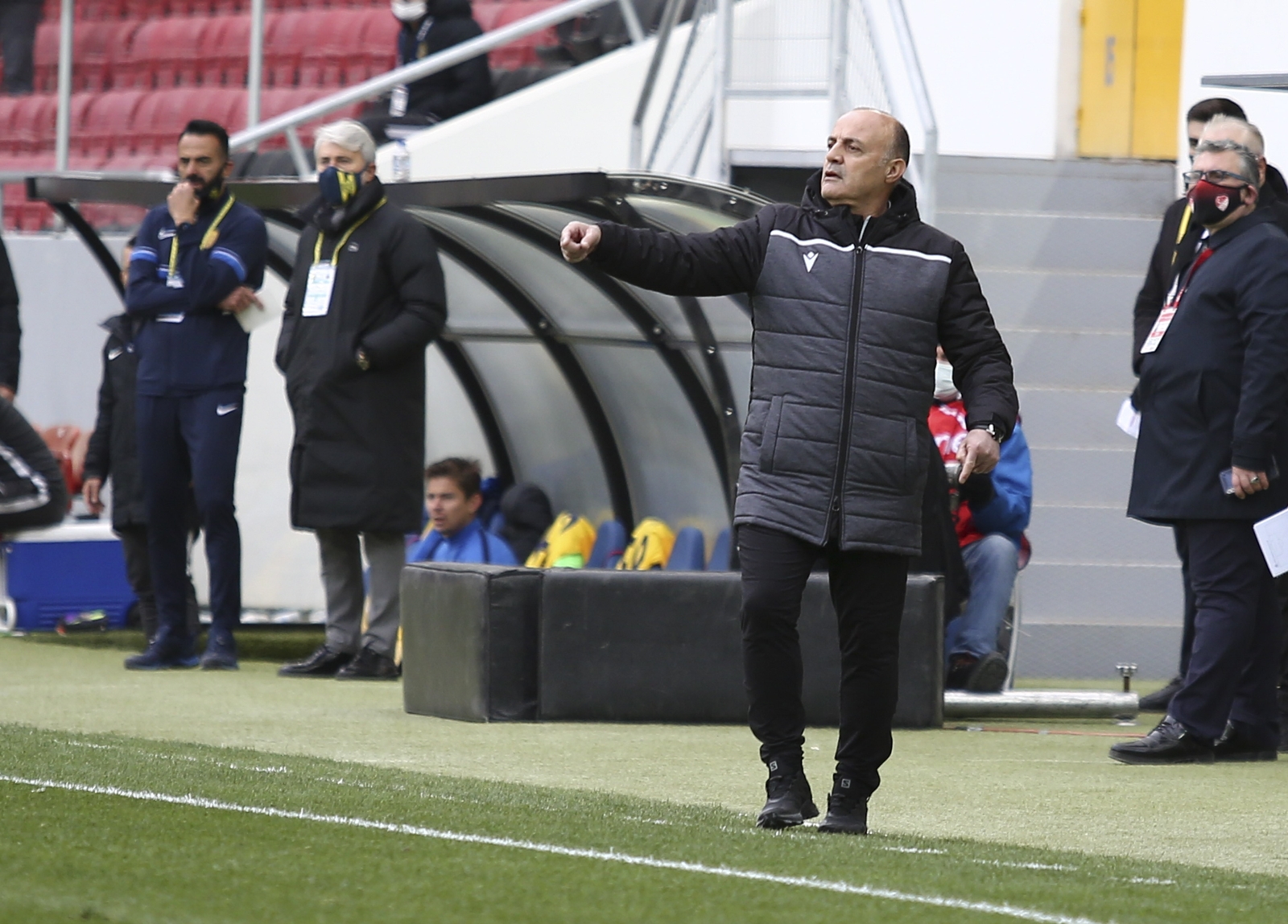Özcan Bizati: 