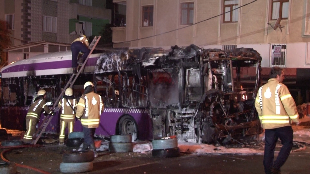 Özel halk otobüsü alev alev yandı