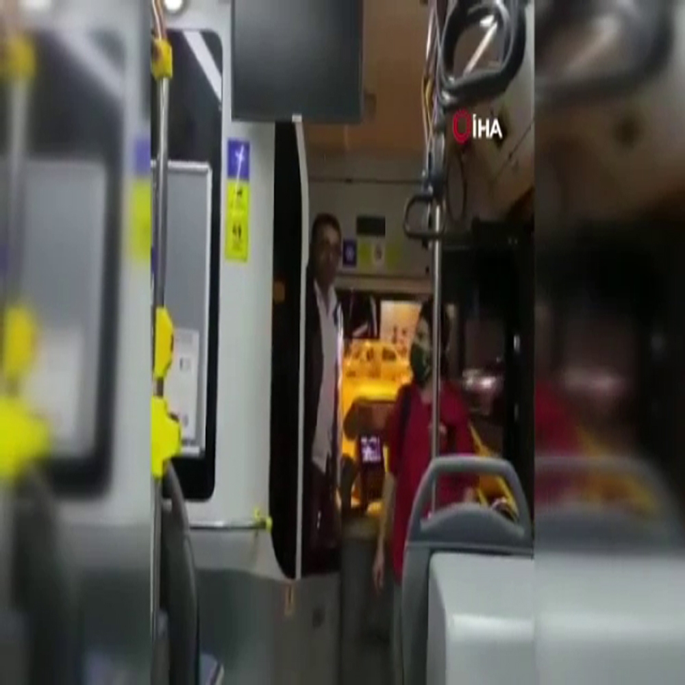 Özel halk otobüsünde şoför ve yolcu arasında tartışma kameraya yansıdı