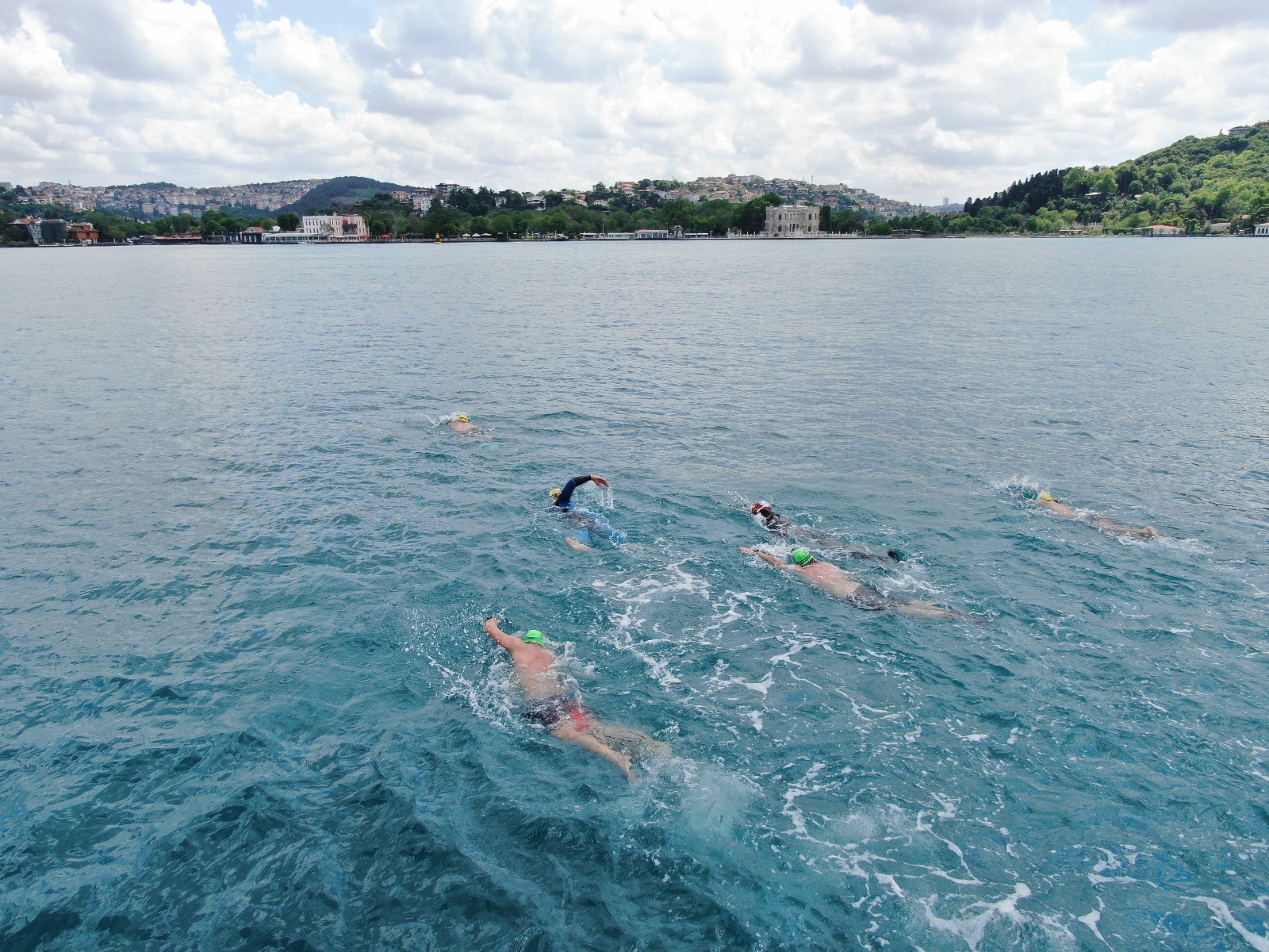 (Özel) Kısıtlamada İstanbul Boğazı’nı yüzerek geçtiler