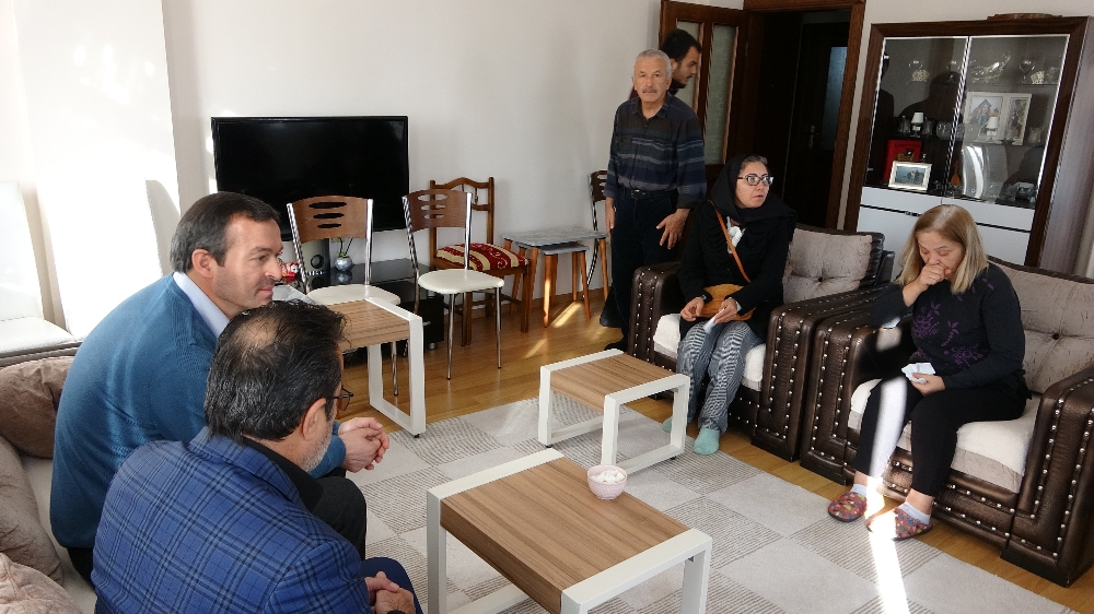 Özgecan Aslanın Ailesi Ceren Özdemirin Evinde