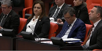 Özgür Özel, TBMM’de ‘terörle mücadele’ oturumunda uyukladı!
