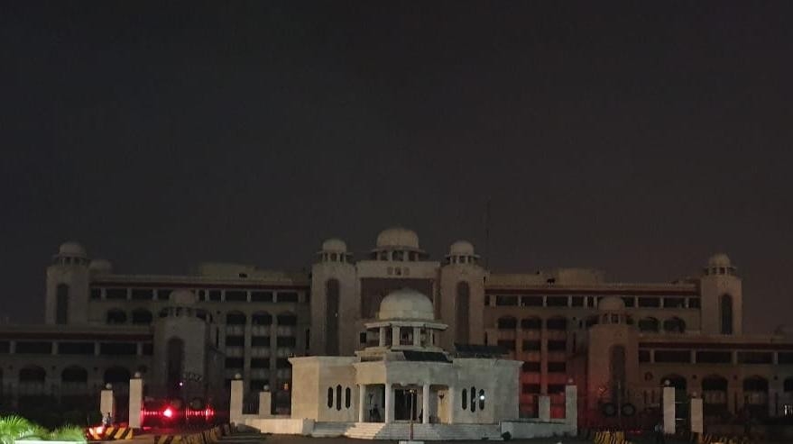 Pakistan, iklim değişikliği için 1 saatlik karanlığa gömüldü