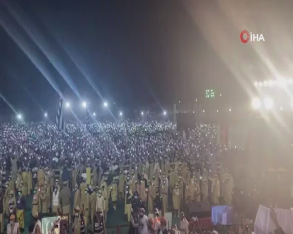 Pakistan’da Covid-19 kurallarını hiçe sayan muhalefet miting düzenledi