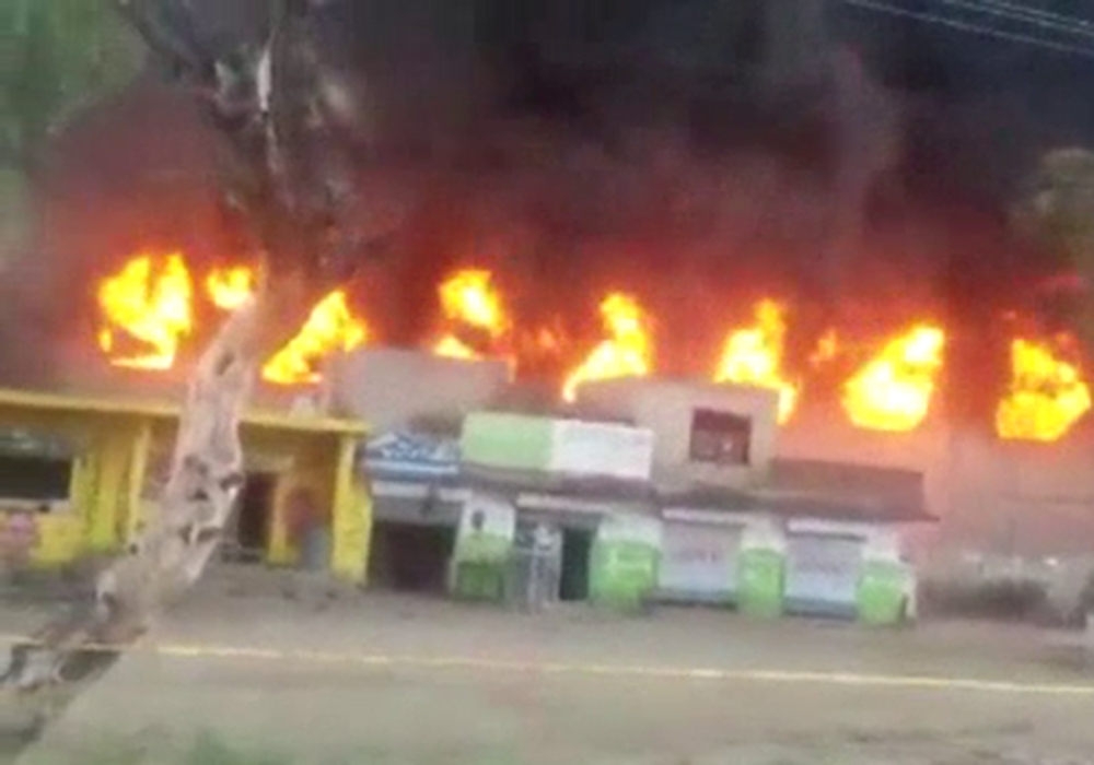 Pakistan’da gıda fabrikasında yangın