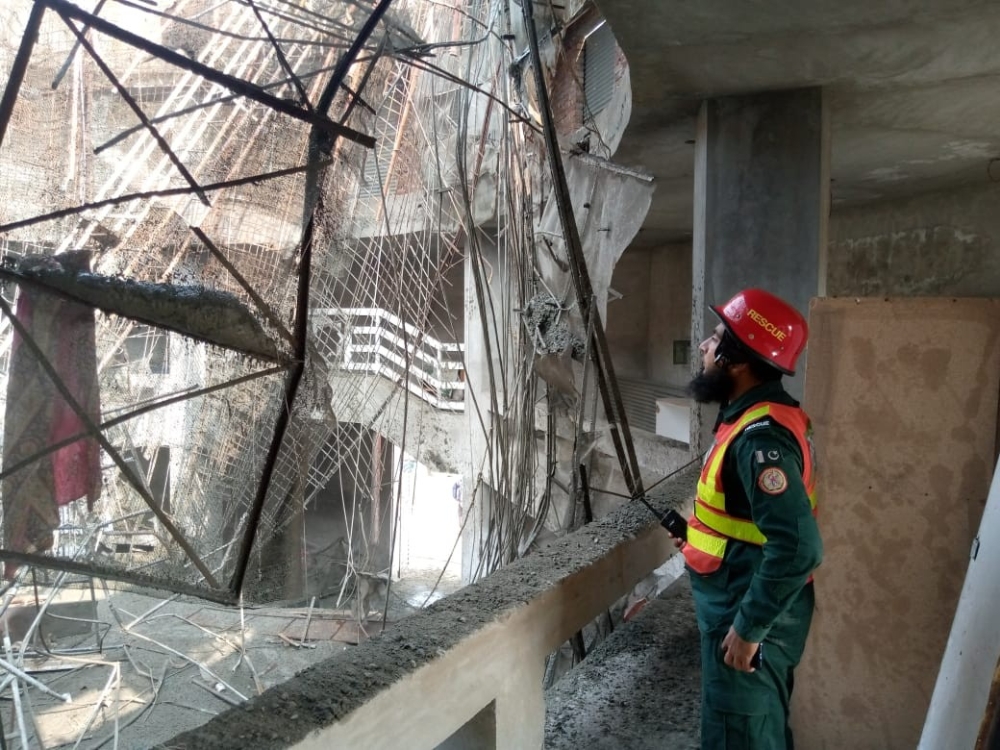 Pakistan’da inşaat halindeki caminin kubbesi çöktü: 3 ölü