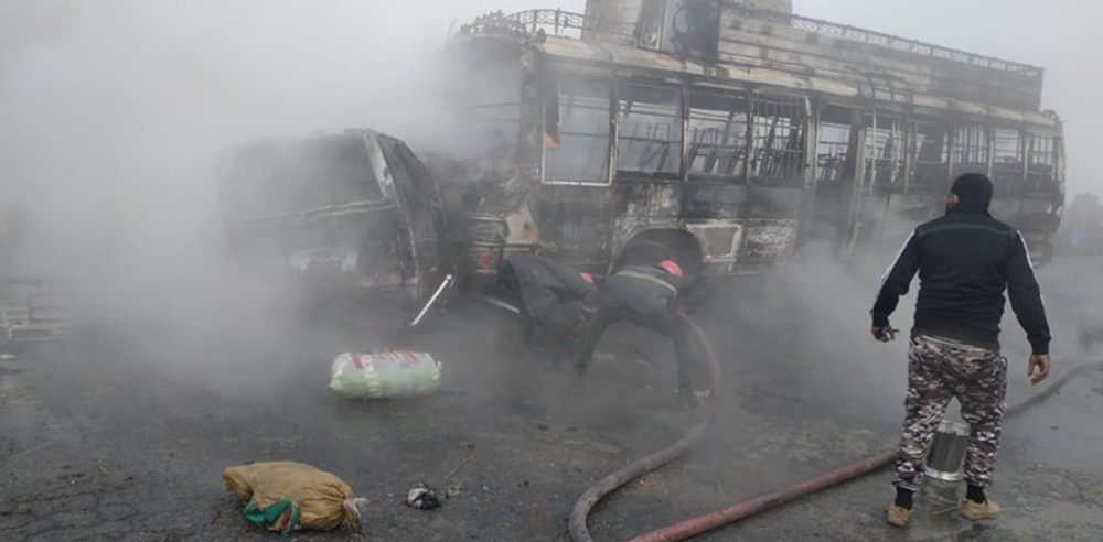 Pakistan’da yolcu otobüsü ile kamyon çarpıştı: 13 ölü, 17 yaralı