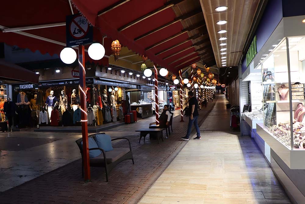 Pandemi Kuşadası esnafını etkiledi