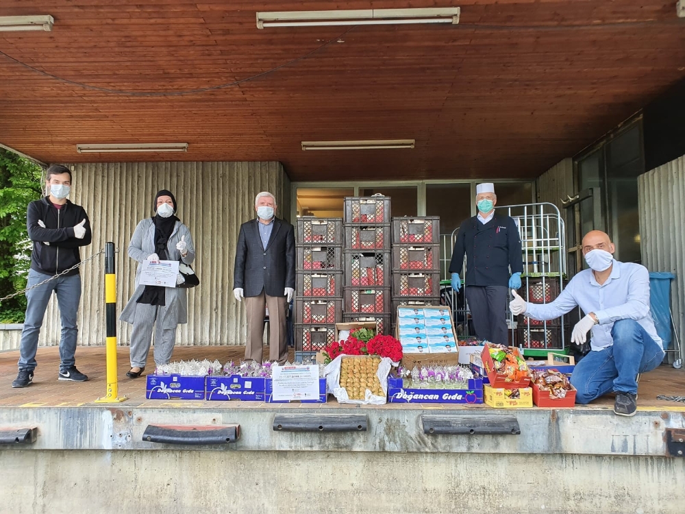 Pandemi sürecinde 14 ülkede 165 bin 559 vatandaşa yardım eli uzatıldı