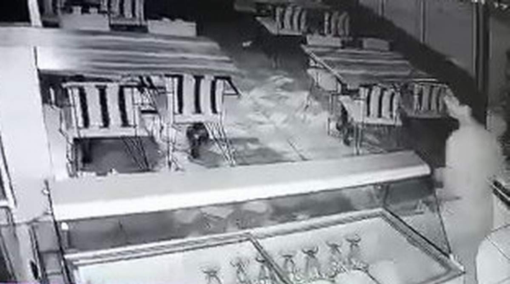 Para Bulamayınca Pasta Ve Börekleri Yedi