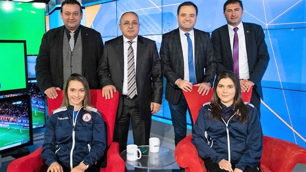 Paralimpik Milli Yüzücü İldem: Suda Kendimi Özgür Hissediyorum