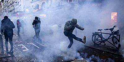 Paris sokakları karıştı: Terör örgütü PKK yanlıları polise saldırdı