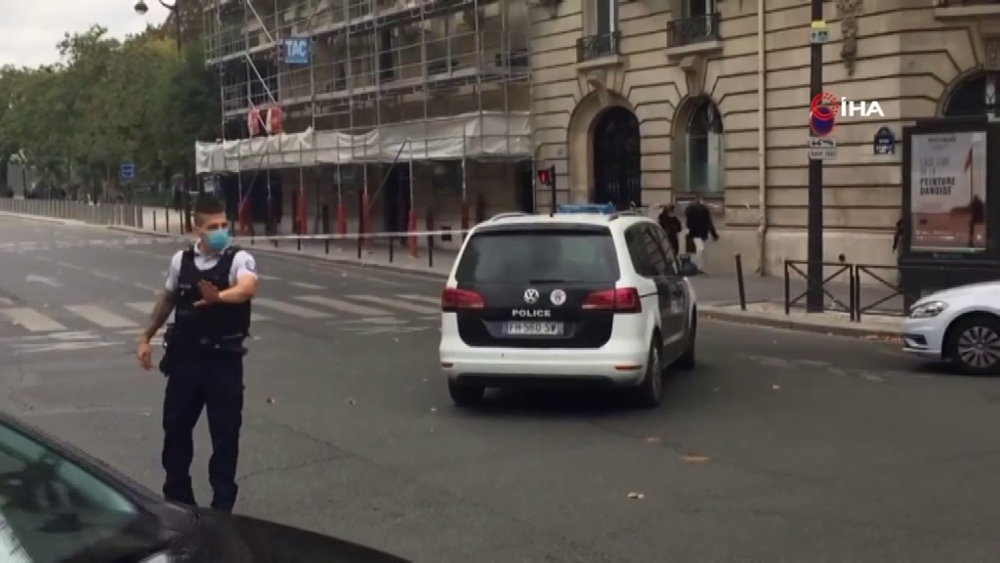 Paris’te bomba ihbarı üzerine Eyfel Kulesi’nin çevresi boşaltıldı