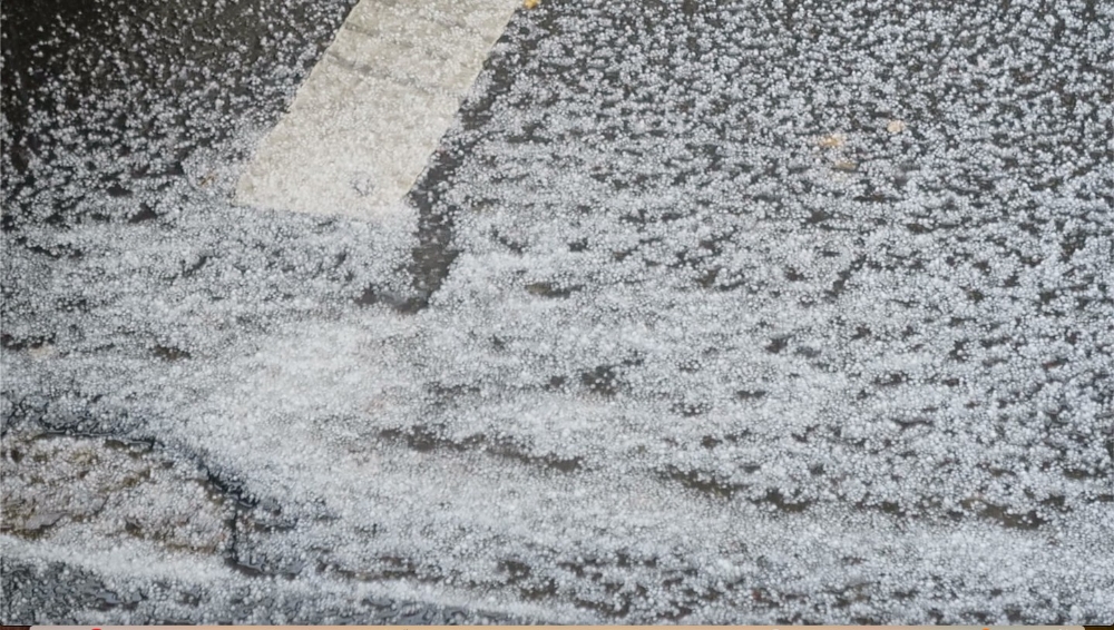 Pariste Dolu Yağdı, Sokaklar Beyaza Büründü