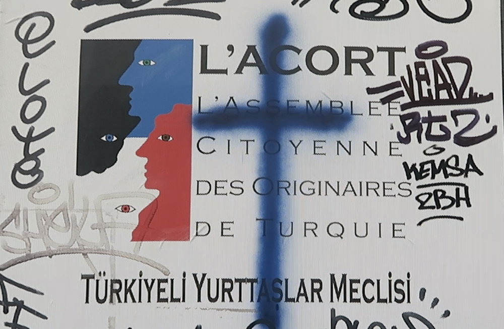 Paris’te Türk derneğine çirkin saldırı