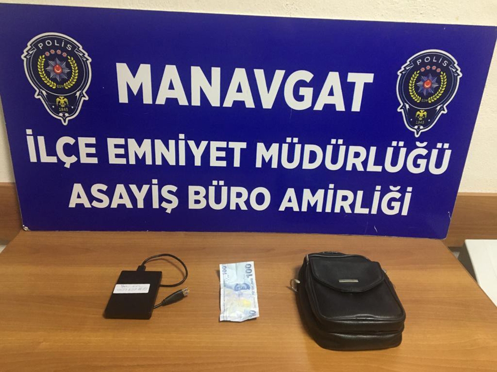 Park halindeki araçtan hırsızlık şüphelileri yakalandı