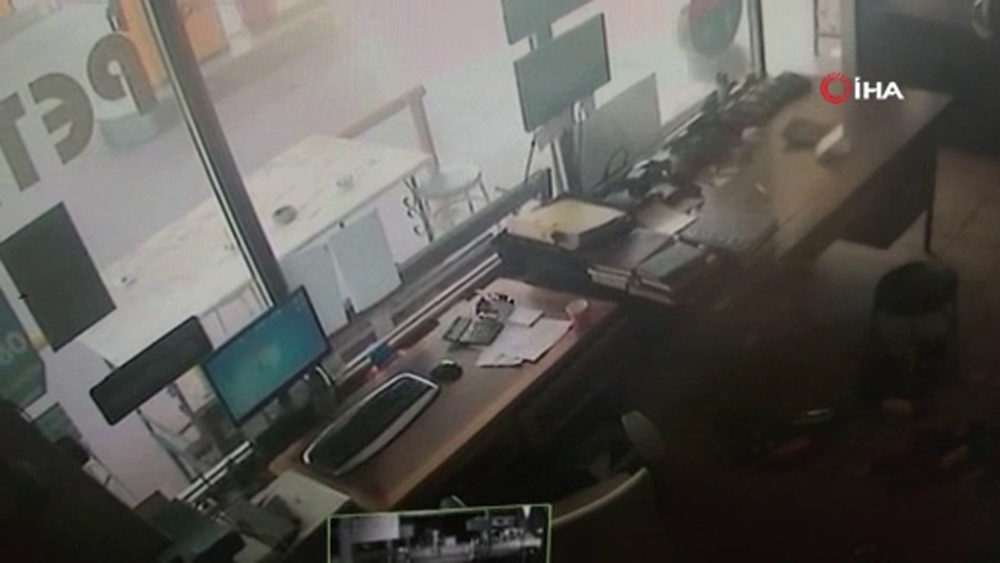 Patlama anında yaşananlar güvenlik kameralarına yansıdı