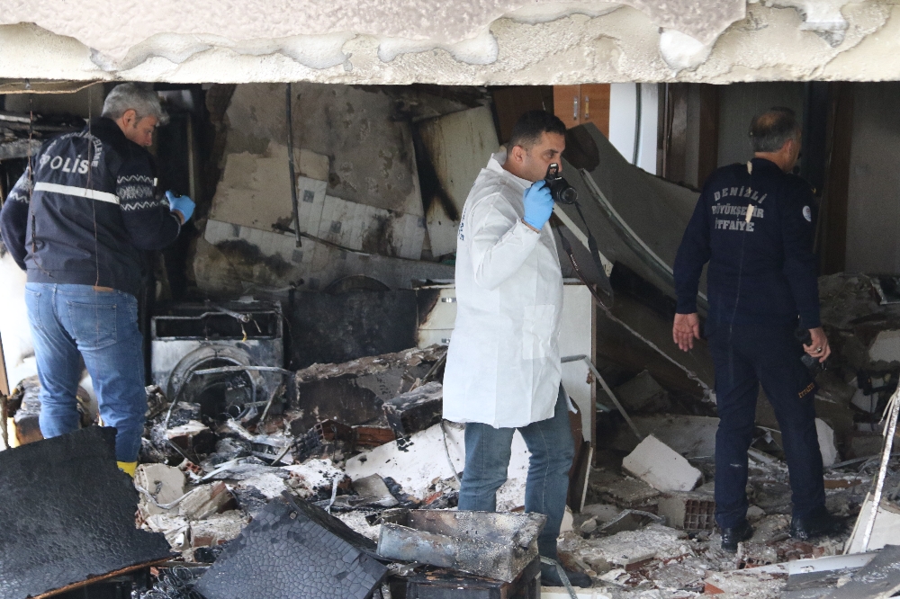 Patlamada Dairenin Duvarları Bile Yıkıldı: 5 Yaralı