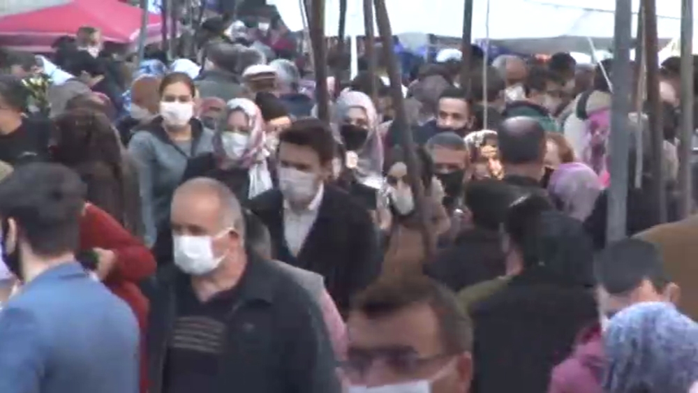 Pazardaki doluluk “iğne atsan yere düşmez” dedirtti