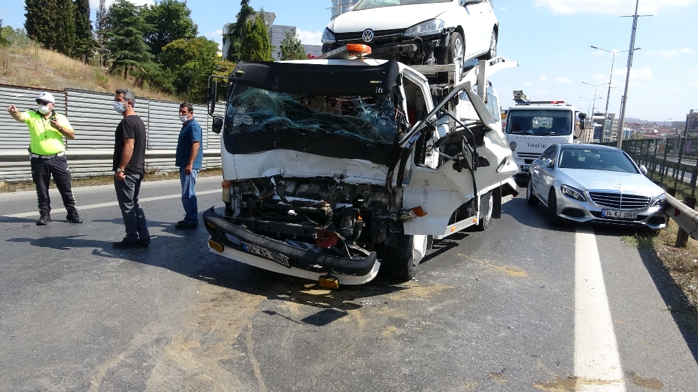 Pendik D-100’de zincirleme kaza