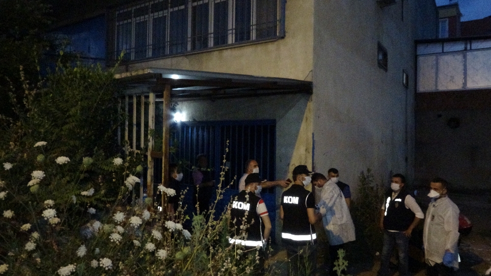 Pendik’te 10 bin şişe sahte içki ele geçirildi