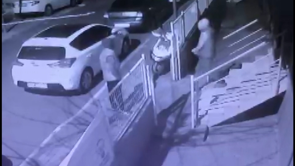 Pendik’te kısıtlama saatinde motosiklet hırsızlığı kamerada