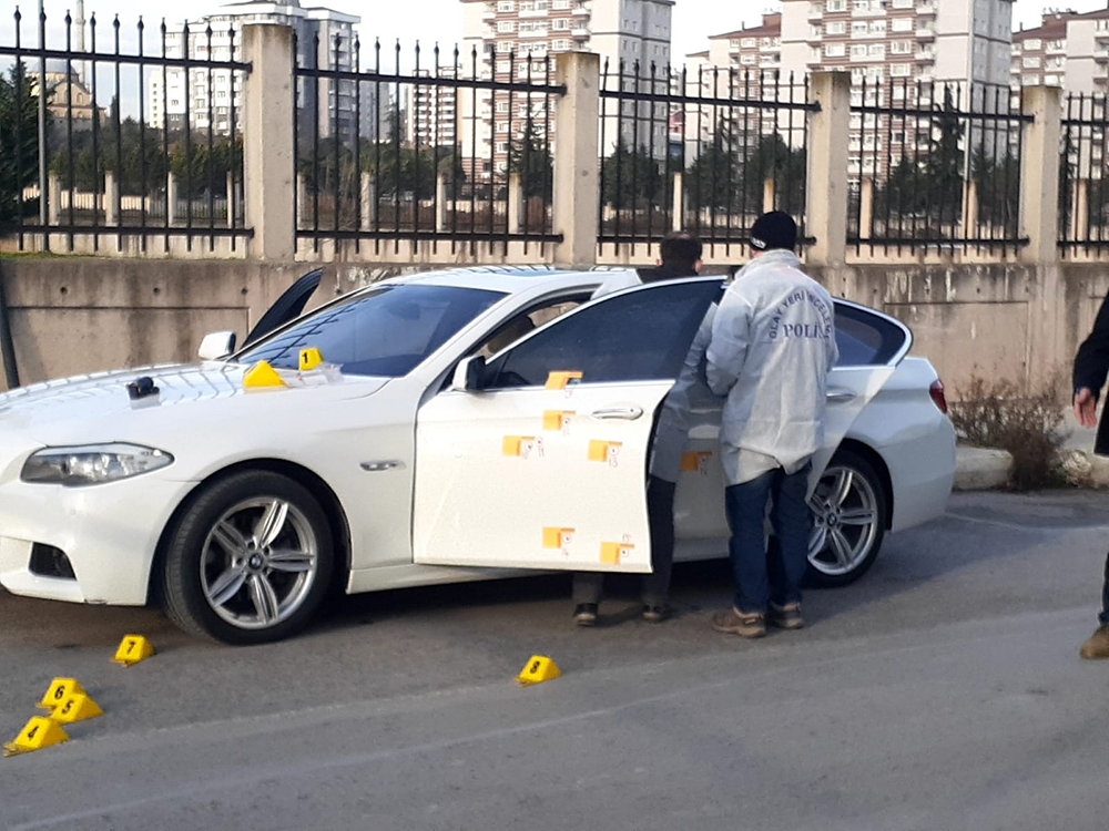 Pendik’te lüks araç sahibine silahlı saldırı