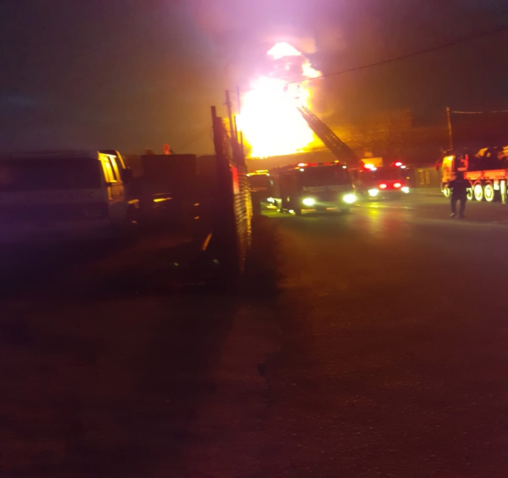 Pendik’te metal kaplama fabrikasında yangın