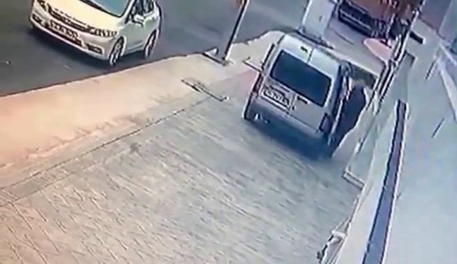 Pendik’te otomobil hırsızlığı kamerada
