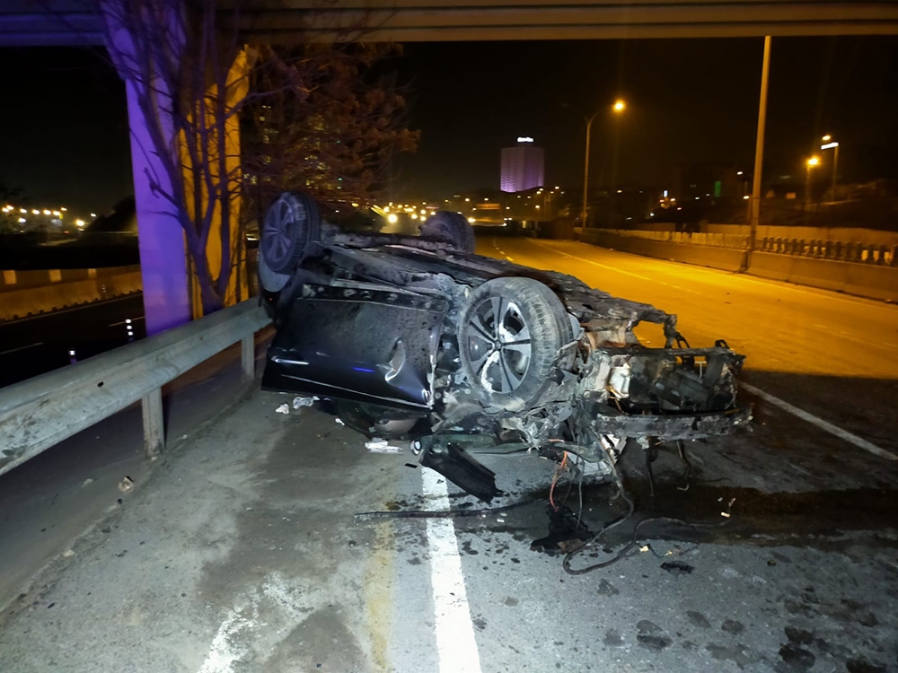 Pendik’te otomobil takla attı: 1’i ağır 5 yaralı