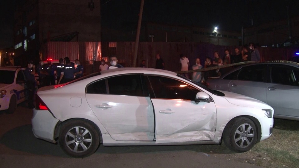 Pendik’te silahlı kavgada yaralan şahıs kaçarken kaza yaptı: 1 ağır yaralı