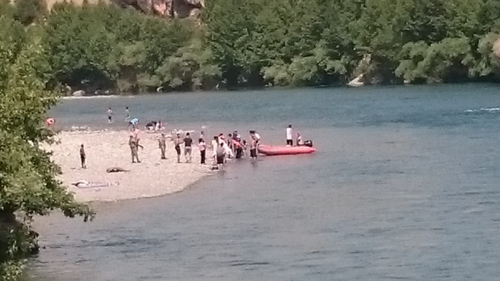Piknik yaparken suda mahsur kaldılar