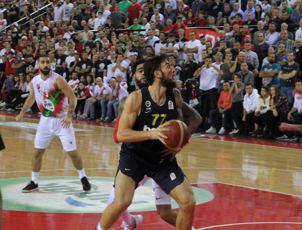 Pınar Karşıyaka, Fenerbahçe Bekoyu 68-57 Mağlup Etti
