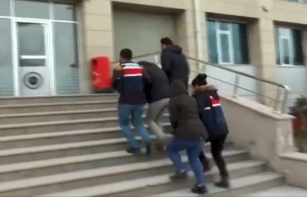 PKK elebaşlarının korumalığını yapan 2 terörist yakalandı
