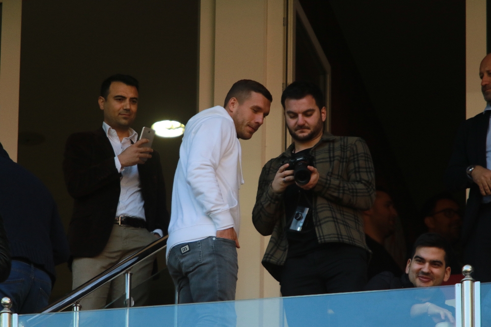 Podolski, resmen Antalyaspor’da