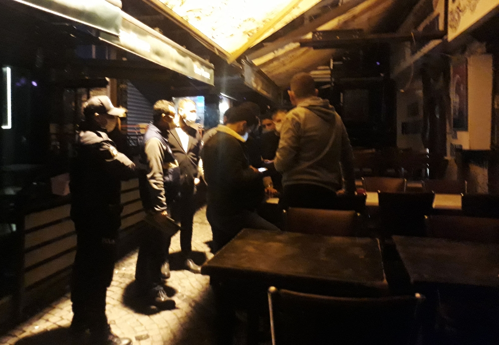Polis ekiplerinden İstanbul’daki kafe ve restoranlara denetim