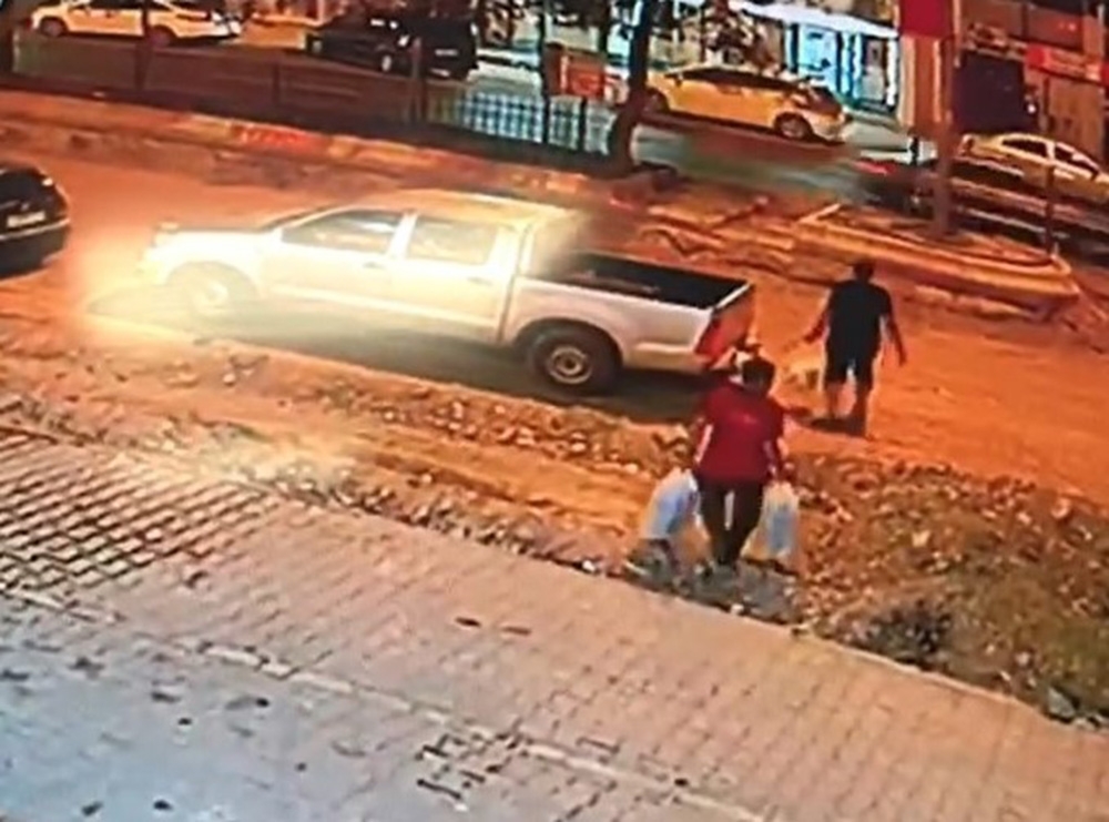 Polis memuruna otomobil çarptı