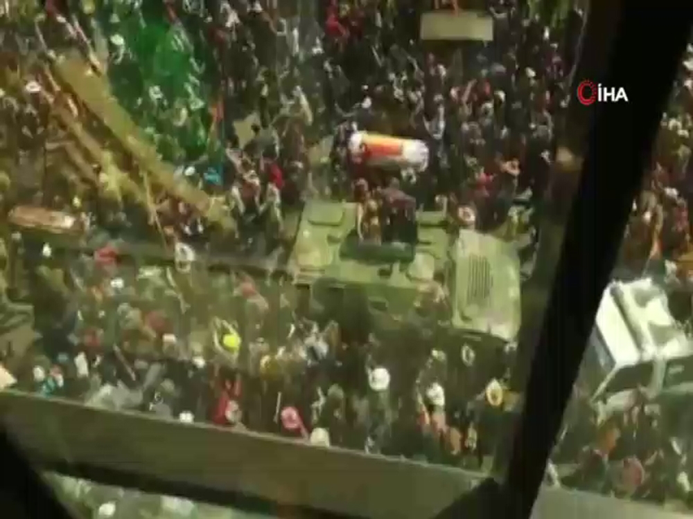 Polis Müdahale Etti, Göstericiler Tabutları Bırakıp Kaçtı