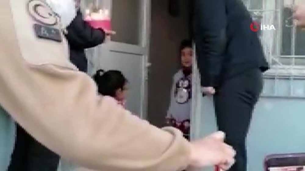 Polisi arayıp pasta isteyen Rabiya’ya polisten ’doğum günü’ sürprizi