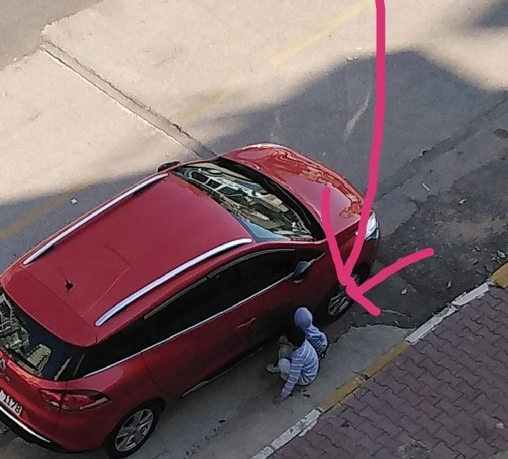 Polisi gören çocuklar çil yavrusu gibi dağıldılar