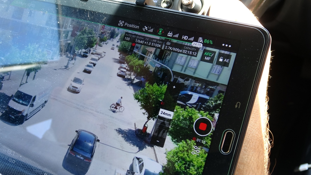 Polisi görünce kemer takan sürücüler drone kamerasına yakalandı