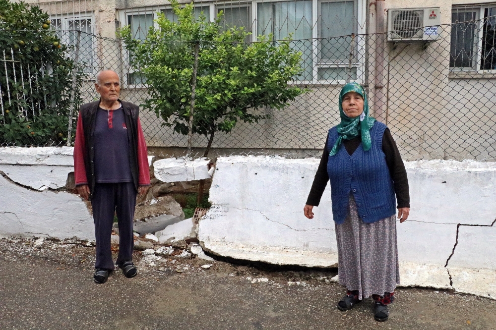 Polisi peşine takan otomobil sürücüleri, yaşlı çiftin kabusu oldu