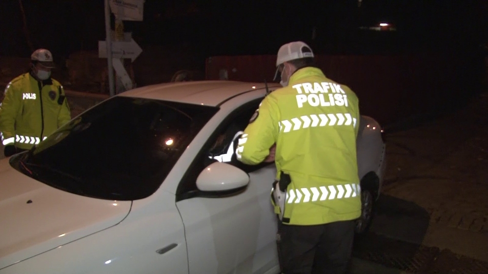 Polisin ’dur’ ihtarına durmayarak kaza yapan şüpheli şahıslar, suç makinesi çıktı