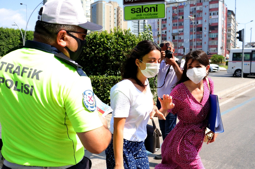 Polisin korona virüs uyarısına ‘Acele gitmemiz lazım’ yanıtını verdi