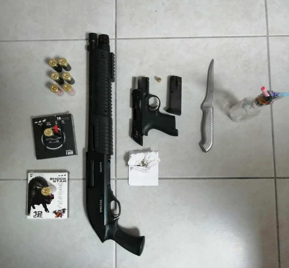 Polisin kovaladığı araç cephaneliği aratmadı