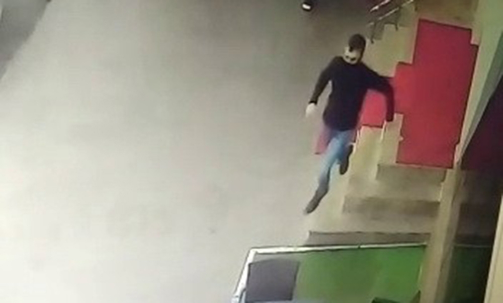 Polisleri yaralayan saldırgan kamerada
