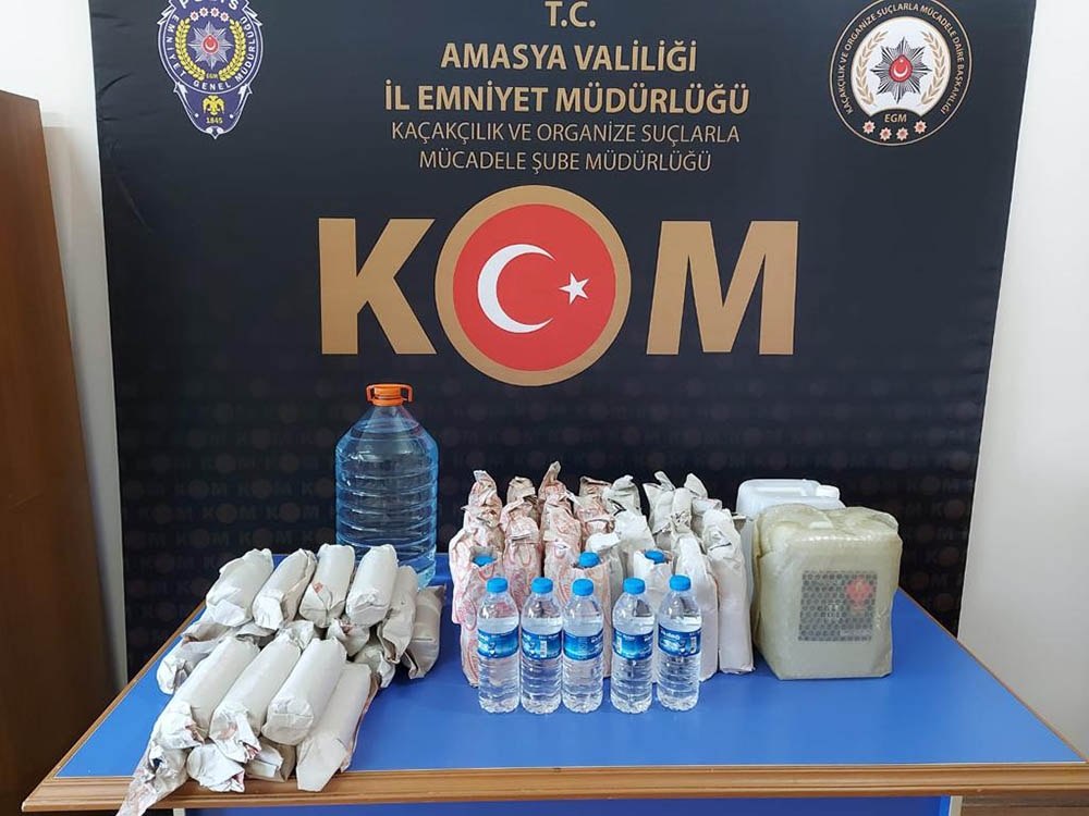 Polisten hamamda sahte içki operasyonu: 43 litre sahte içki ele geçirildi
