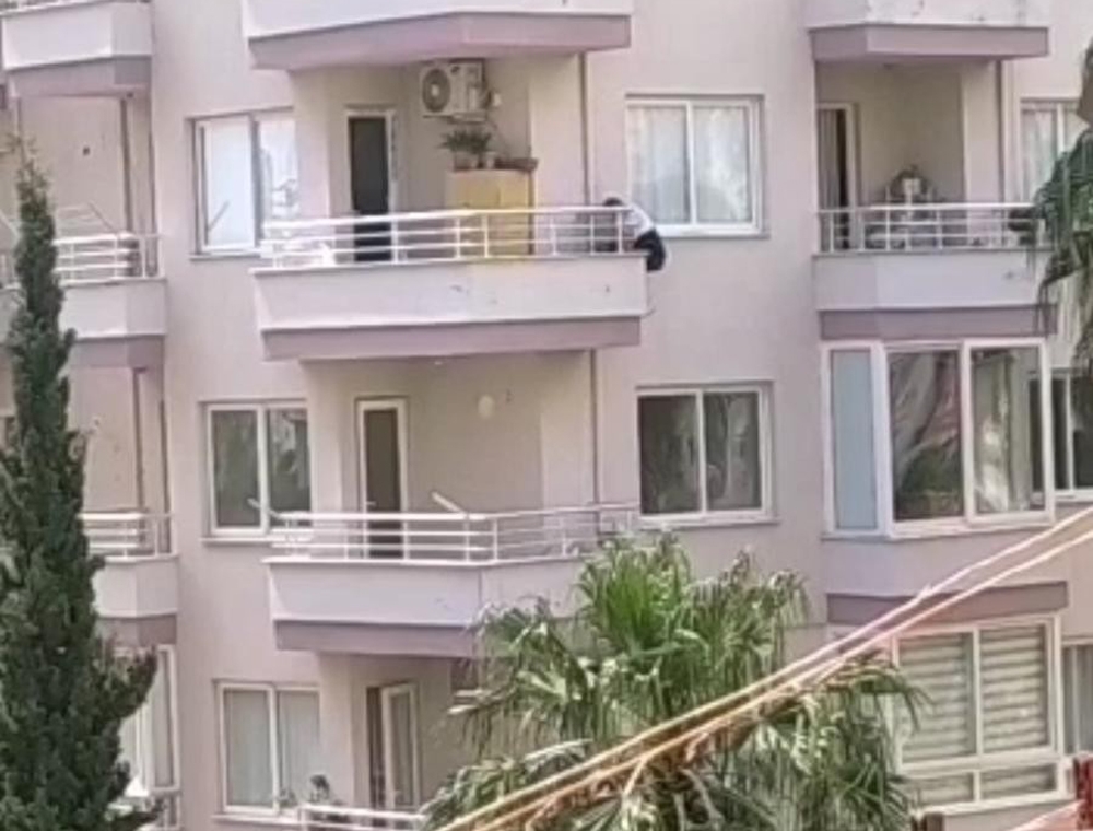 Polisten kaçmak için balkondan 6’ncı kattan 5’inci kata indi