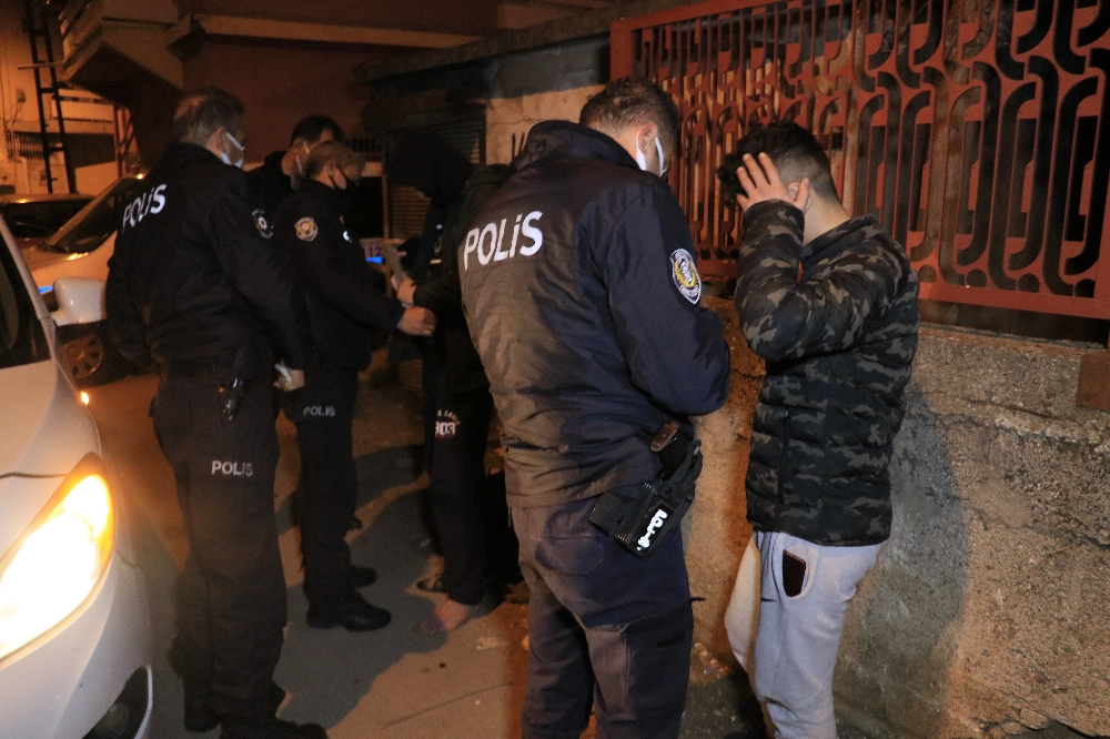 Polisten kaçtıktan sonra yakalanan sürücü, ”yanımdakiler çocuk ondan kaçtım” dedi